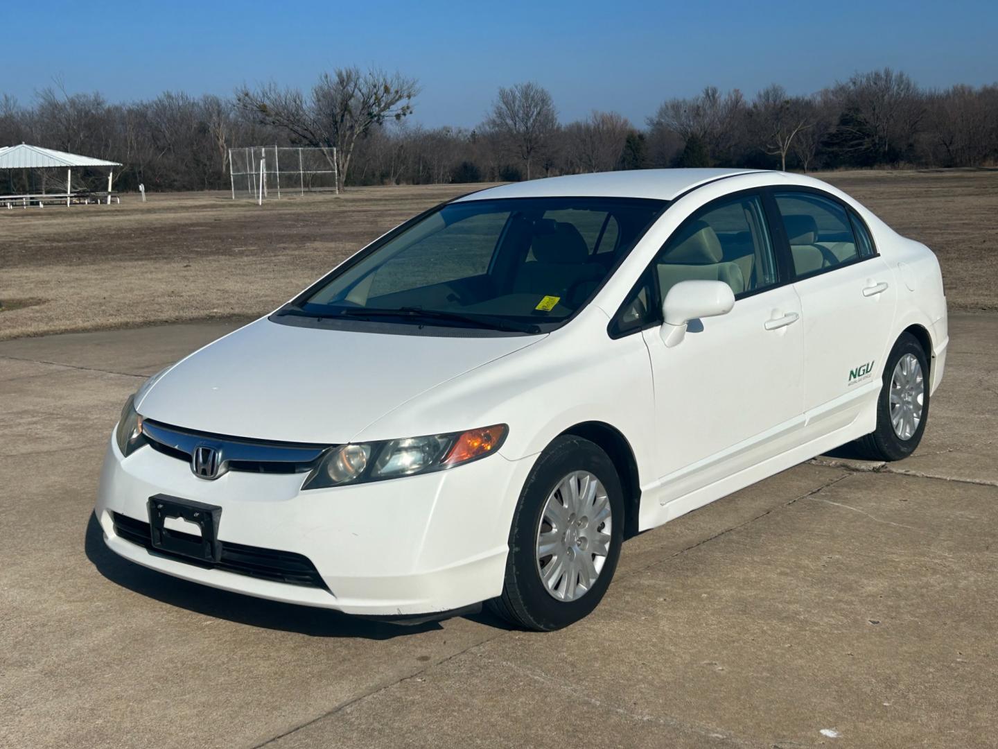 2008 White /TAN Honda Civic (1HGFA46528L) with an 1.8L L4 SOHC 16V CNG engine, AUTOMATIC transmission, located at 17760 Hwy 62, Morris, OK, 74445, (918) 733-4887, 35.609104, -95.877060 - 2008 HONDA CIVIC 1.8L FWD DEDICATED CNG (COMPRESSED NATURAL GAS) VEHICLE. FEATURES REMOTE KEYLESS ENTRY, POWER LOCKS, POWER WINDOWS, POWER MIRRORS, MANUEL SEATS, AM/FM RADIO, CD PLAYER, USB, AUX, 12V POWER OUTLET, CRUISE CONTROL, TRACTION CONTROL, CLOTH SEATS, 195/65R15 TIRES. ONLY 64,943 MILES AND - Photo#0